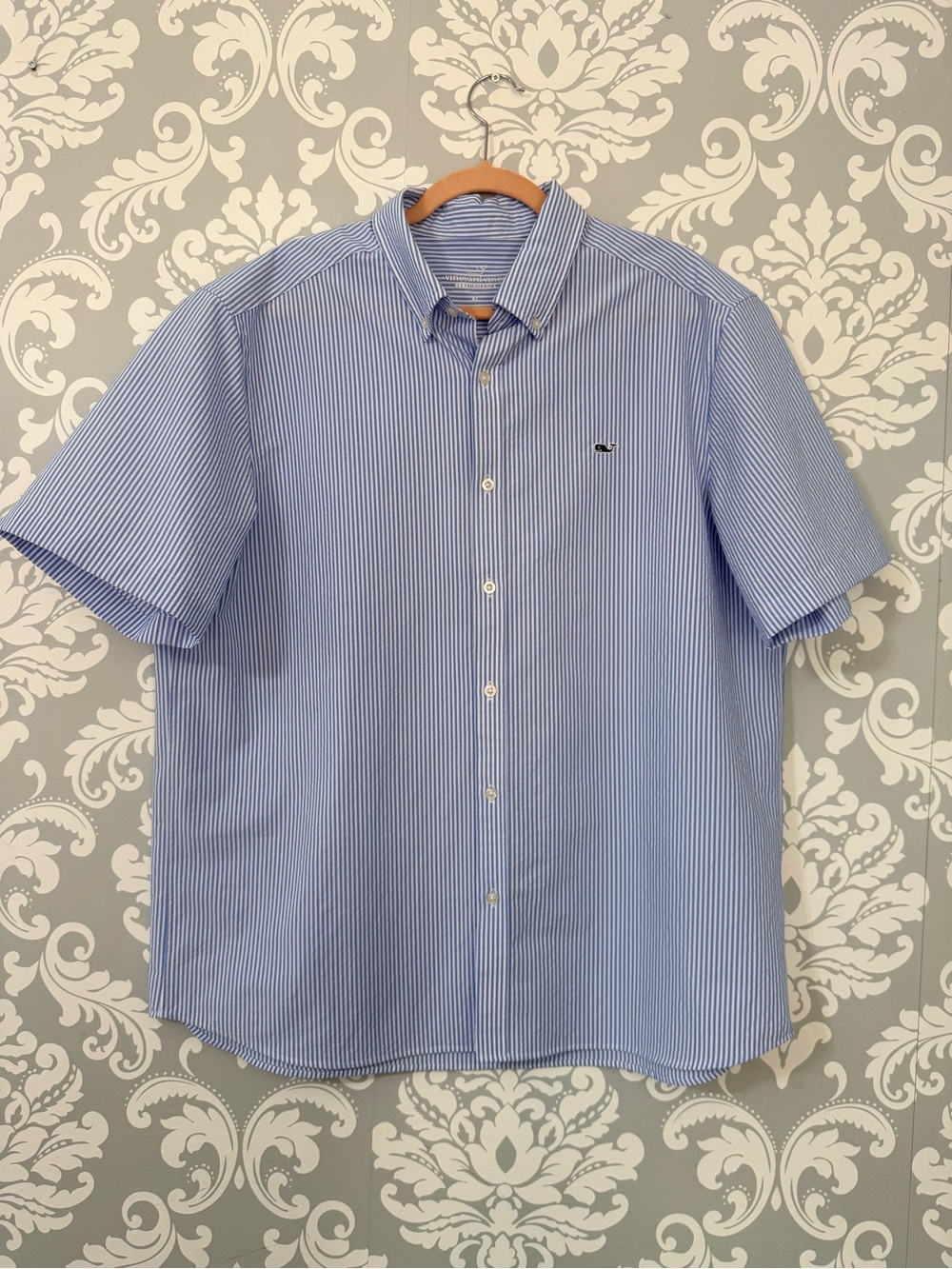 • Vineyard Vines Performance Blue & White Pinstripe Button Down Shirt